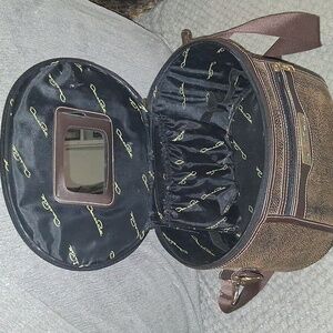 Vintage OSCAR De La RENTA Leather Cosmetic Full Zip Logo  Travel Case Oval Shape